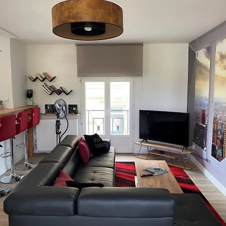 Appartement Renove Le New-York En Centre Ville - Terrasse Et Parking - Non Climatise La Roche-Chalais Exterior foto