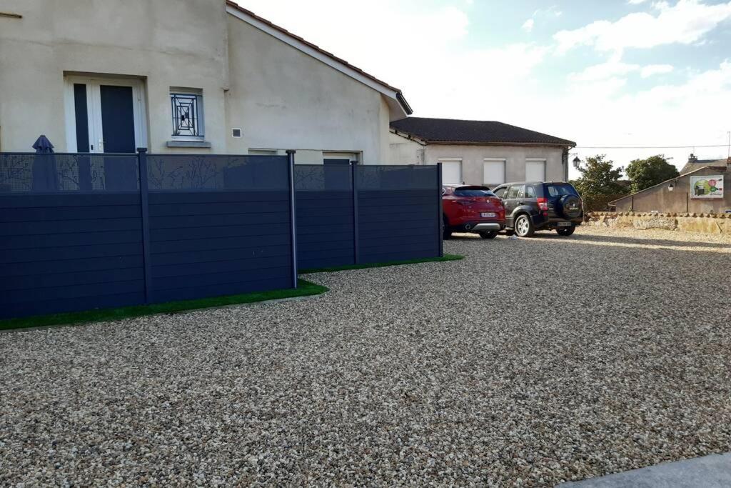 Appartement Renove Le New-York En Centre Ville - Terrasse Et Parking - Non Climatise La Roche-Chalais Exterior foto