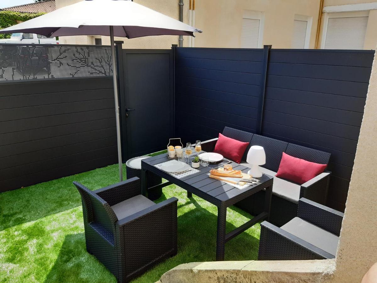 Appartement Renove Le New-York En Centre Ville - Terrasse Et Parking - Non Climatise La Roche-Chalais Exterior foto