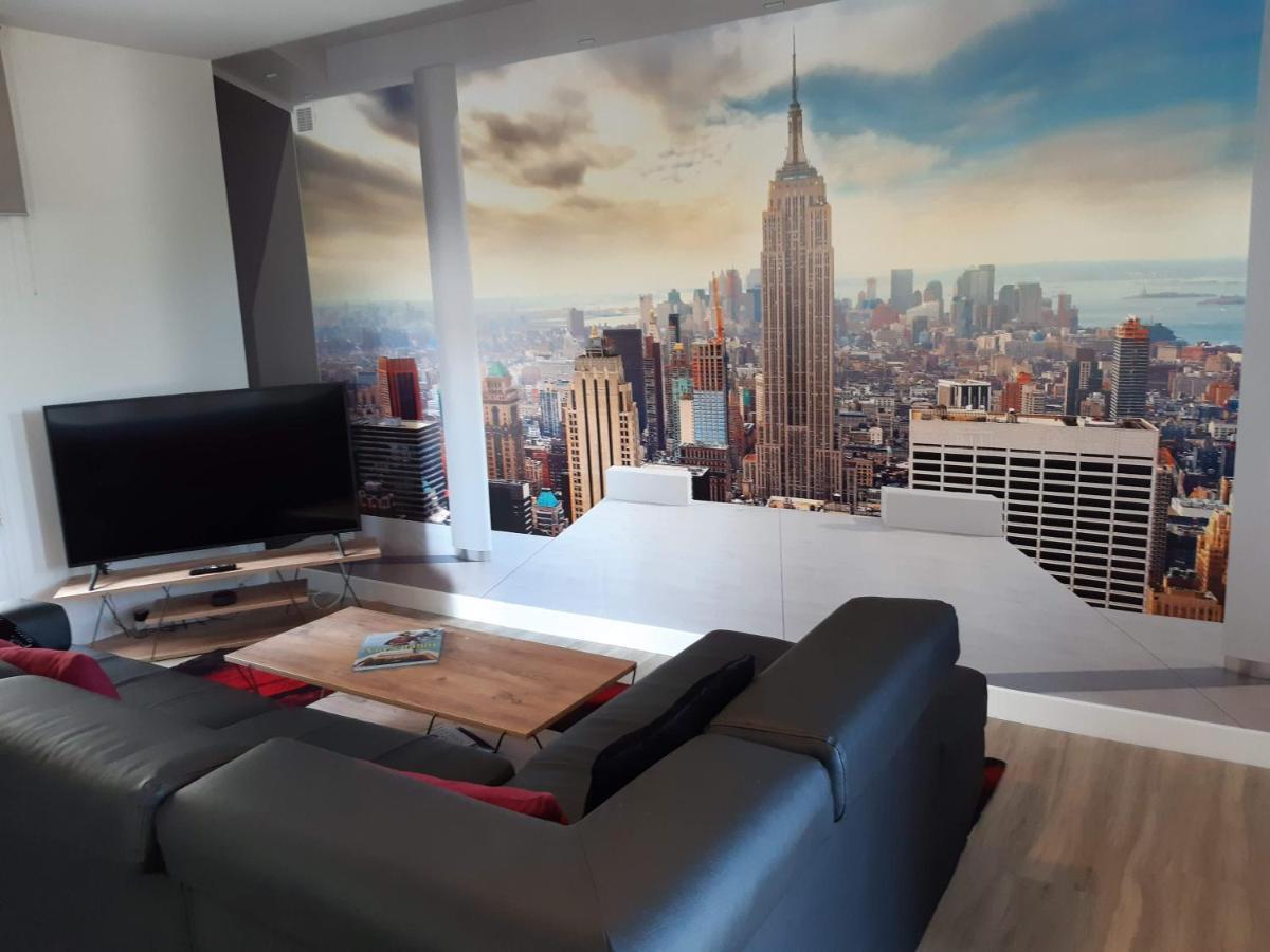 Appartement Renove Le New-York En Centre Ville - Terrasse Et Parking - Non Climatise La Roche-Chalais Exterior foto