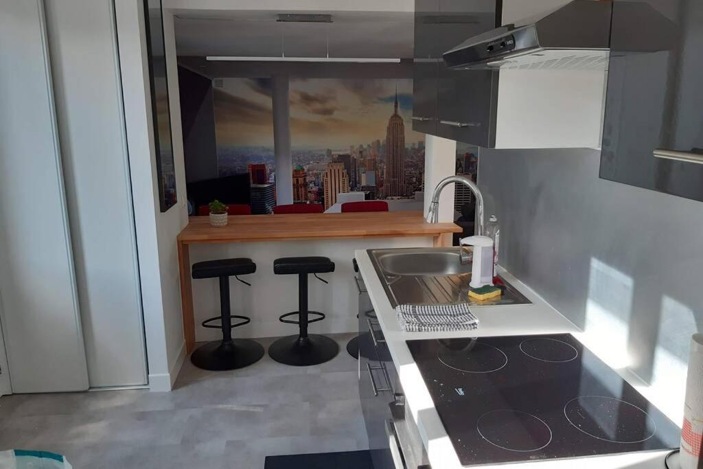 Appartement Renove Le New-York En Centre Ville - Terrasse Et Parking - Non Climatise La Roche-Chalais Exterior foto