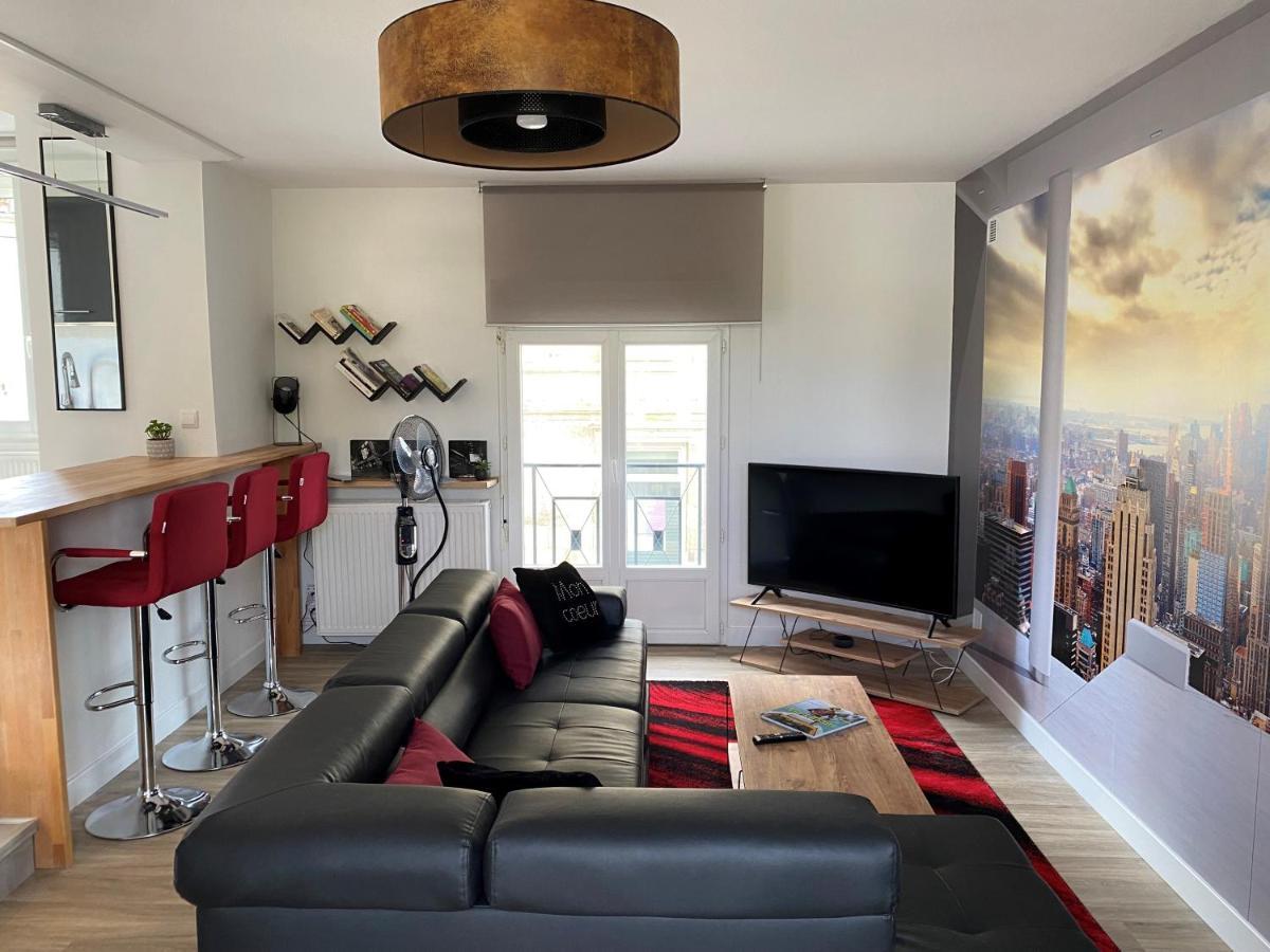 Appartement Renove Le New-York En Centre Ville - Terrasse Et Parking - Non Climatise La Roche-Chalais Exterior foto
